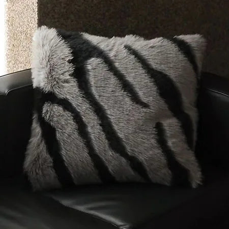 Tigeris Lima Faux Blanket