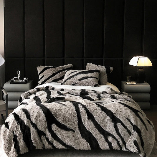 Tigeris Lima Faux Blanket