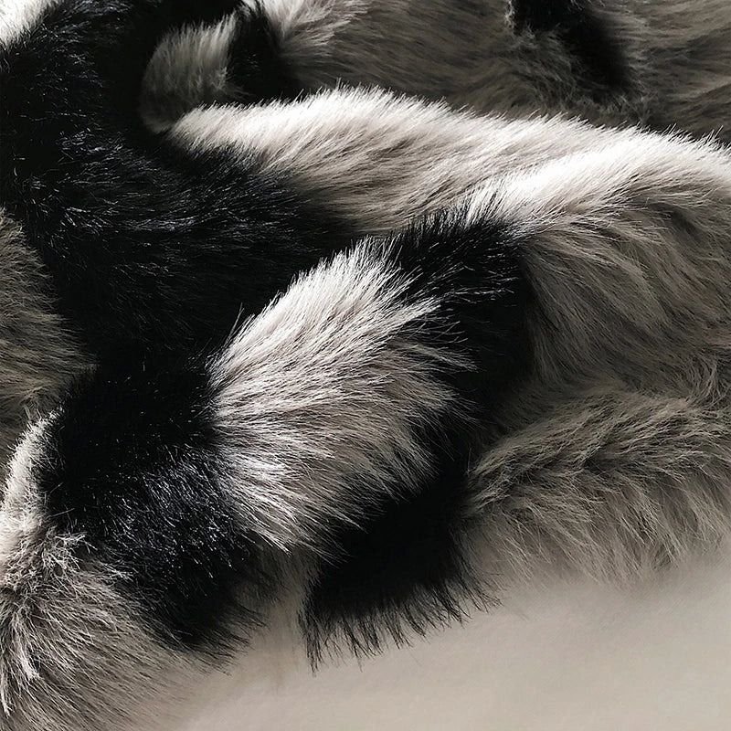 Tigeris Lima Faux Blanket