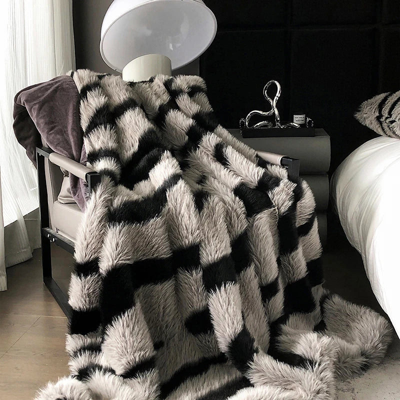 Tigeris Lima Faux Blanket